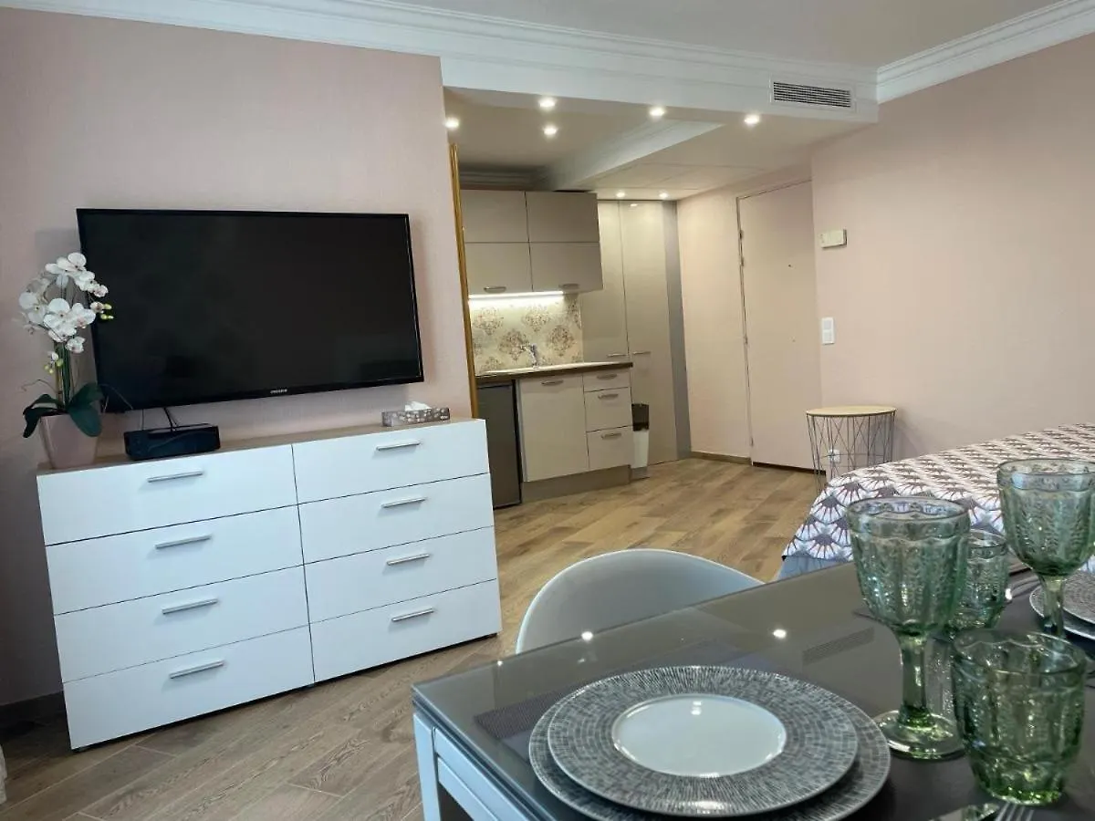 Super Studio Avec Piscine A 60 M De La Mer Nice France